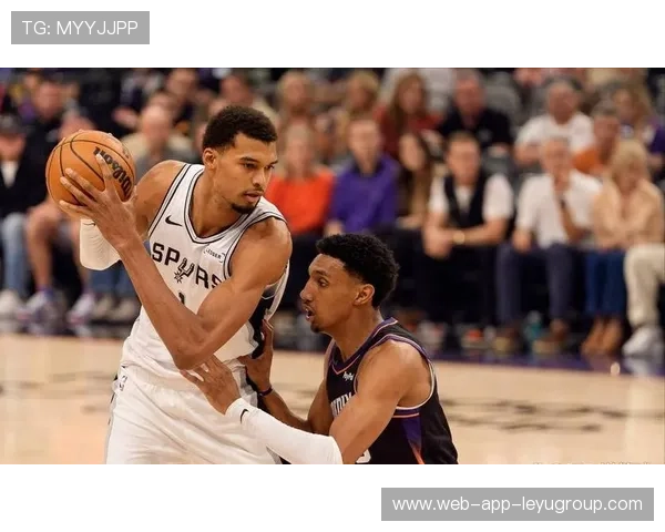 【得意与局限】文班亚马单核难突破？布克与艾伦揭秘太阳队战术密码